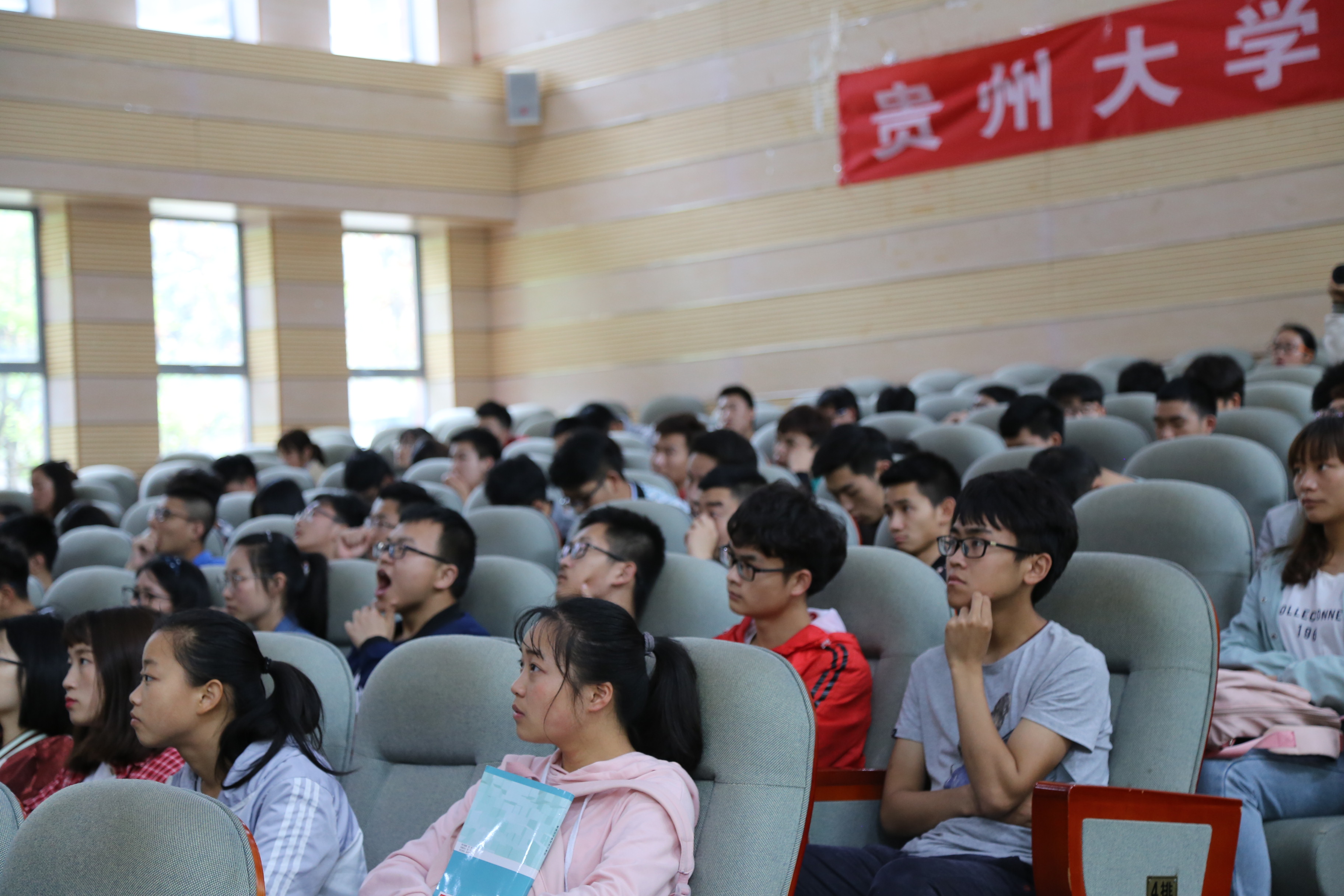 (陽明學院 記者楊雨蕊報道|攝影楊雨蕊何波)5月10日下午,貴州大學陽明